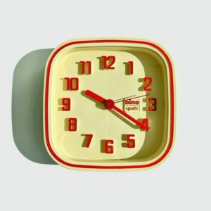 PISTACHIO Square Retro Clock – นาฬิกาทรงสี่เหลี่ยมสีเขียวพิสตาชิโอ