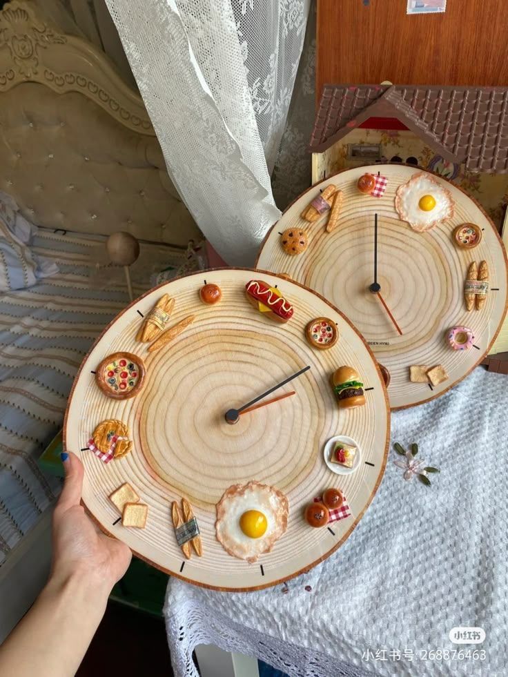 PACK 2 Christmas Wood Clock – แพค 2 นาฬิกาไม้ลายคริสต์มาส