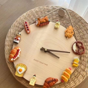 PASTRY TIME Miniature Clock – นาฬิกาลายขนมจิ๋ว**
