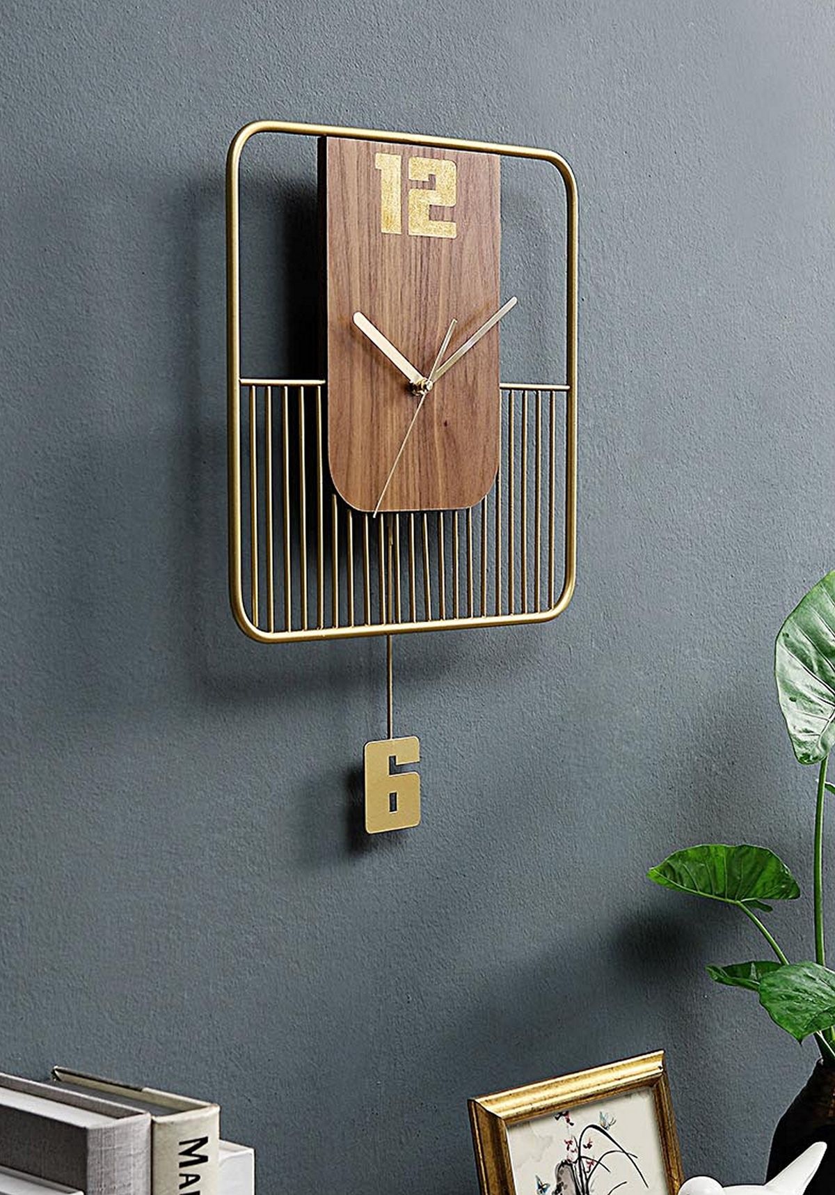SQUARE FRAME Wood & Gold Clock – นาฬิกากรอบสี่เหลี่ยมไม้ทอง**