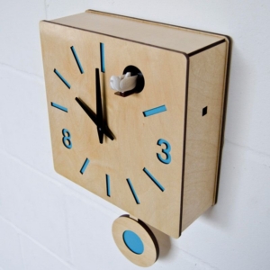 WOOD CUCKOO Cube Clock – นาฬิกานกกาเหว่าไม้ทรงลูกบาศก์**
