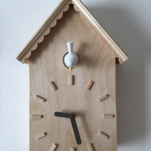 RUSTIC HOUSE Wooden Clock – นาฬิกาไม้ทรงบ้านชนบท**