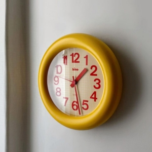 MUSTARD Pop Art Clock – นาฬิกาป๊อปอาร์ตสีเหลืองมัสตาร์ด
